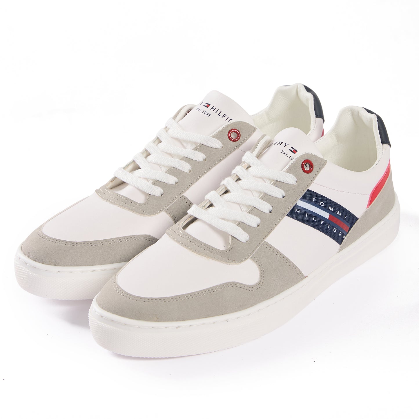 أحذية رياضية كلاسيكية