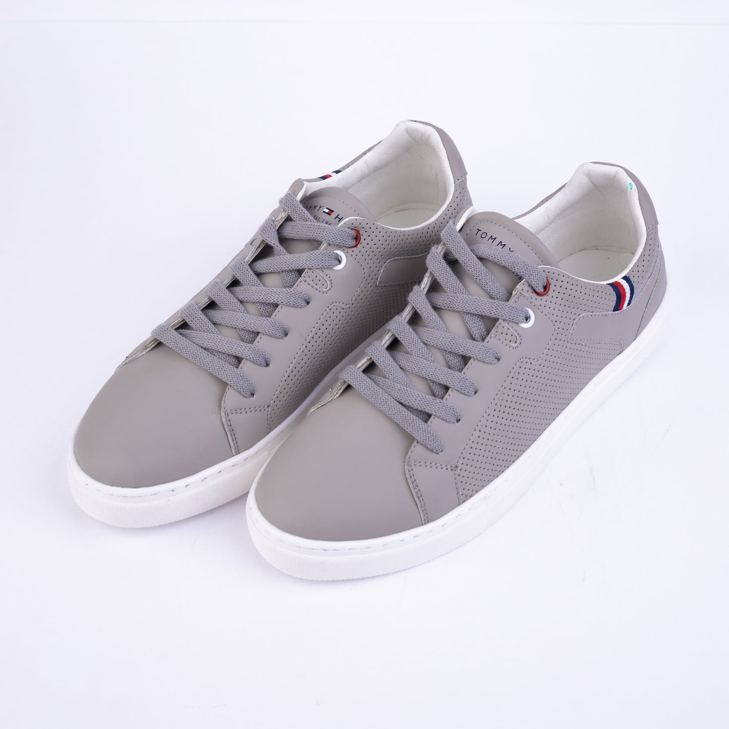 حذاء رياضي كلاسيكي من UrbanCore