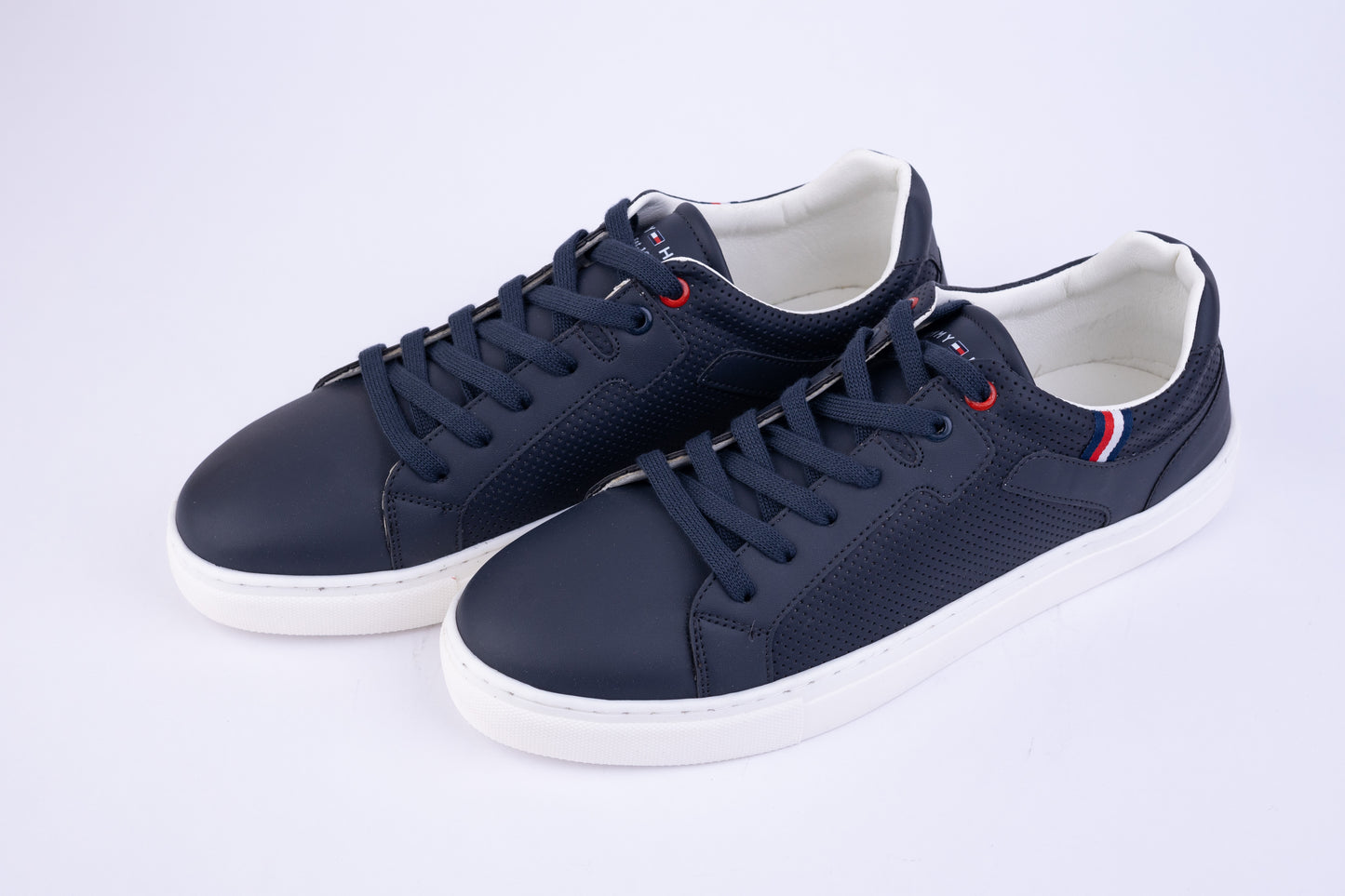 UrbanCore Classic Sneakers
