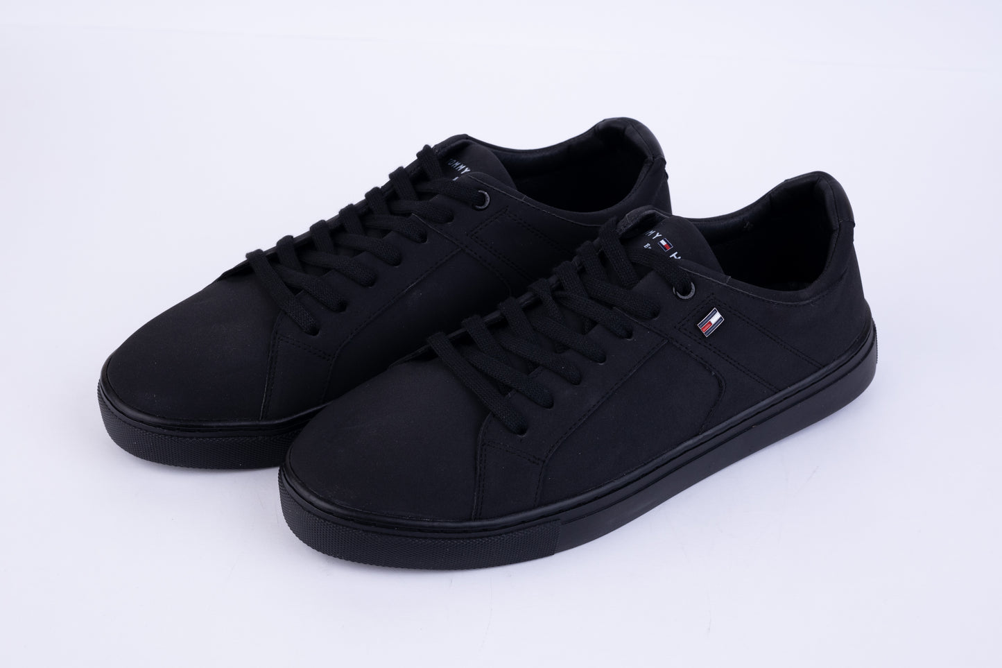 حذاء رياضي تومي هيلفيغر أسود بالكامل